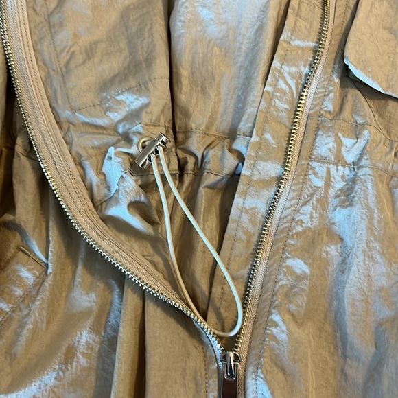 Sports Illustrated Women’s Lightweight Hooded Woven Anorak size XS Linen color - Picture 9 of 12